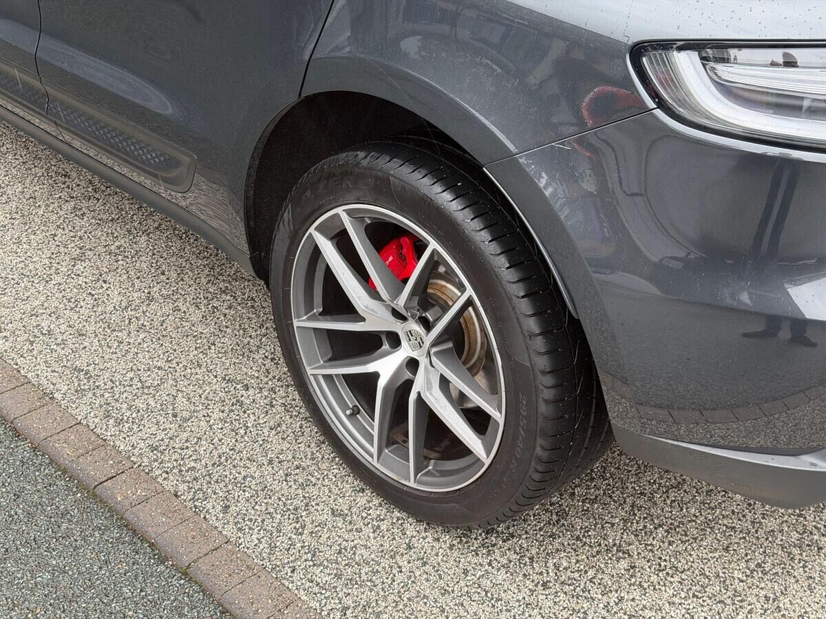 Porsche Macan Macan Gallery Image