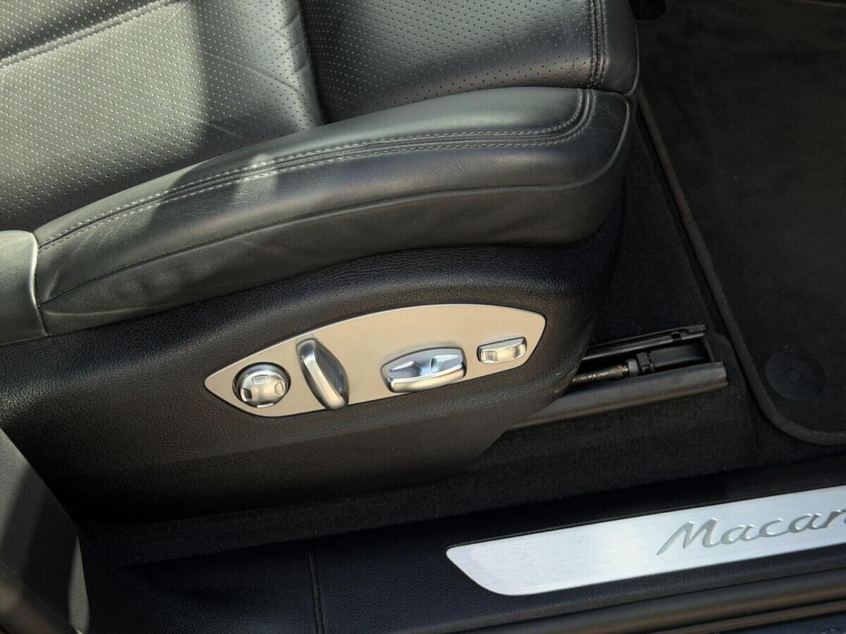 Porsche Macan Macan Gallery Image