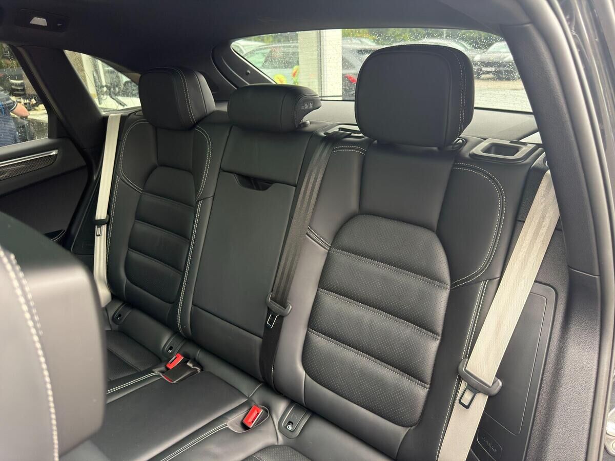 Porsche Macan Macan Gallery Image