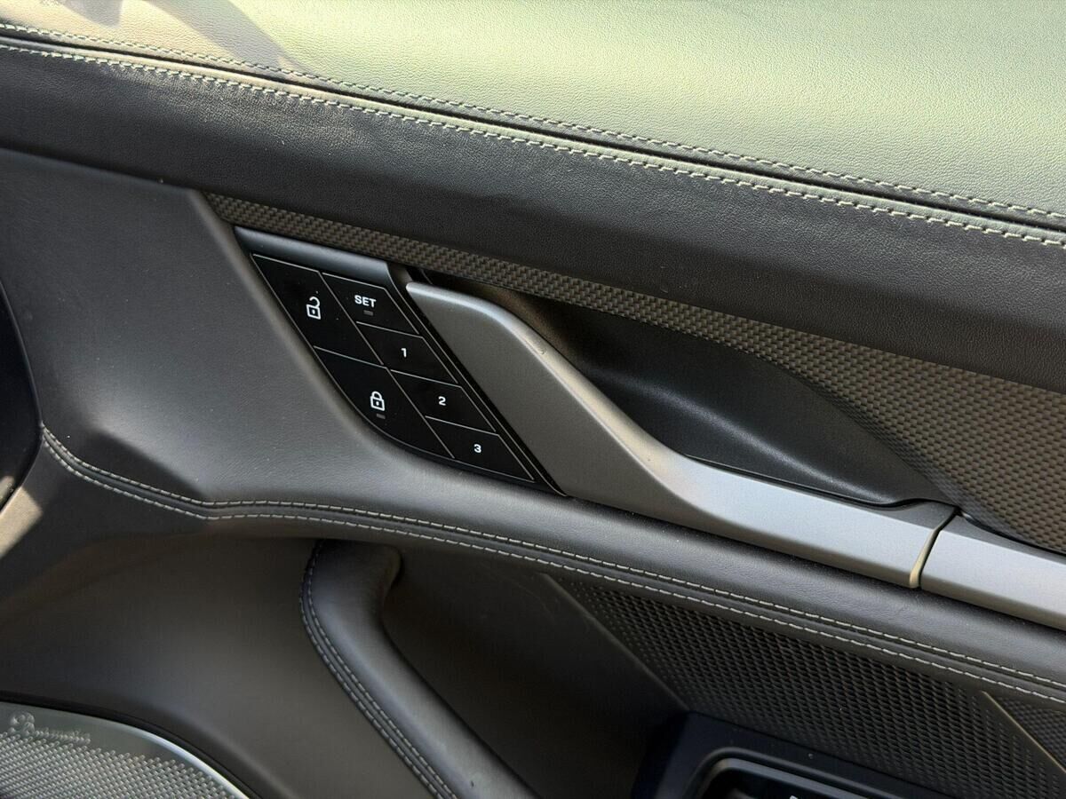 Porsche Taycan Taycan Gallery Image
