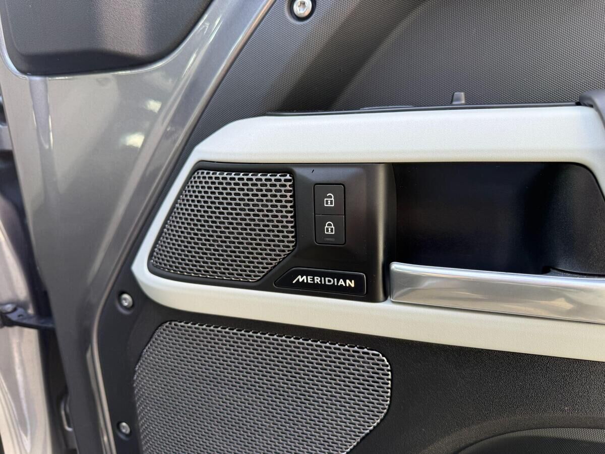 Land Rover Defender 110 Defender 110 Gallery Image