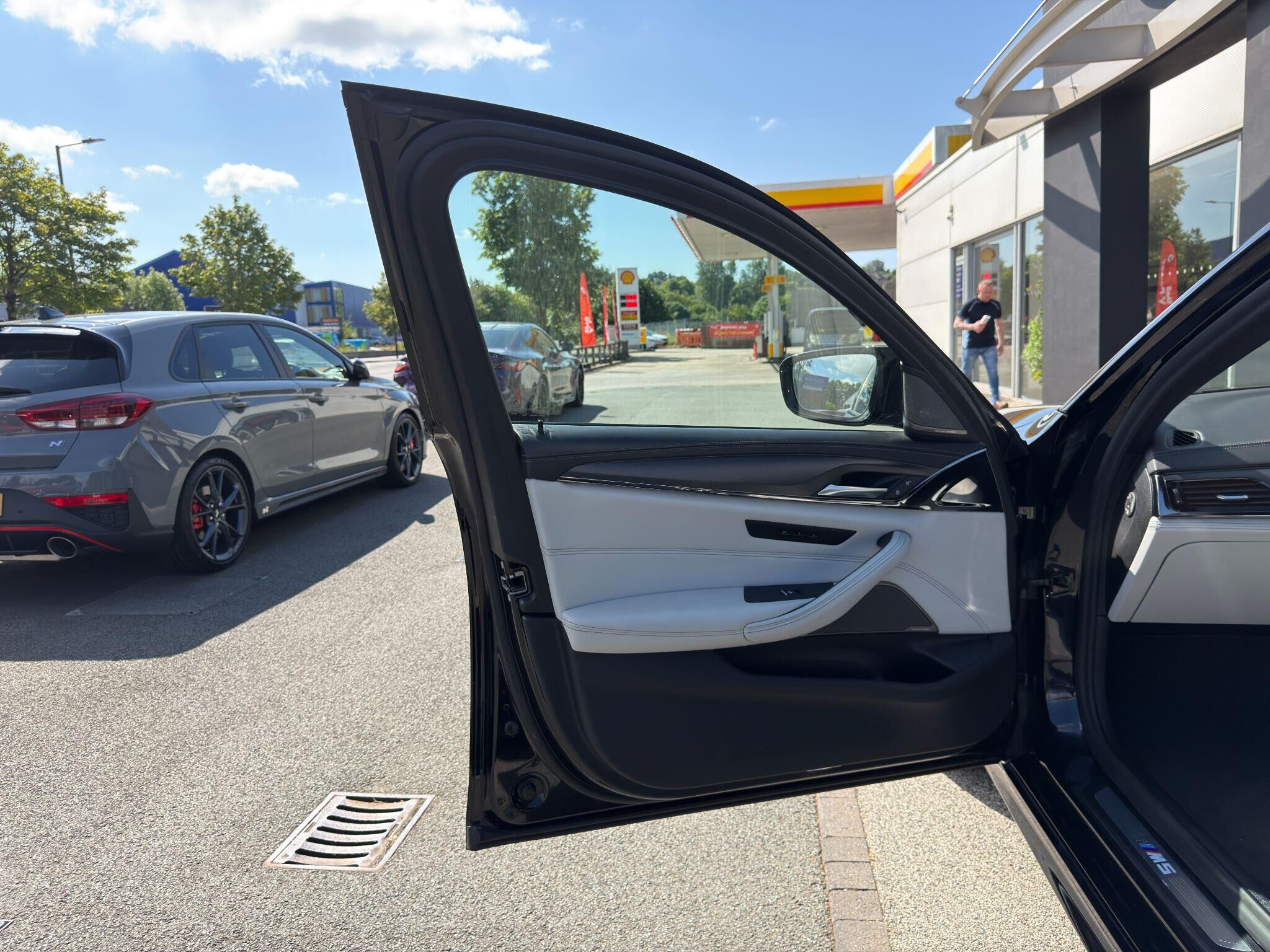 BMW M5 M5 Gallery Image