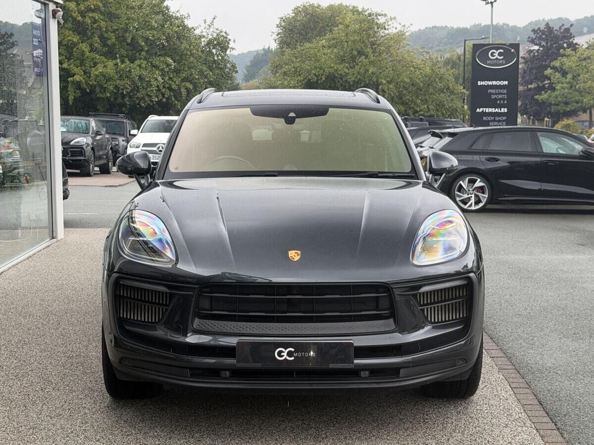 Porsche Macan Macan Gallery Image
