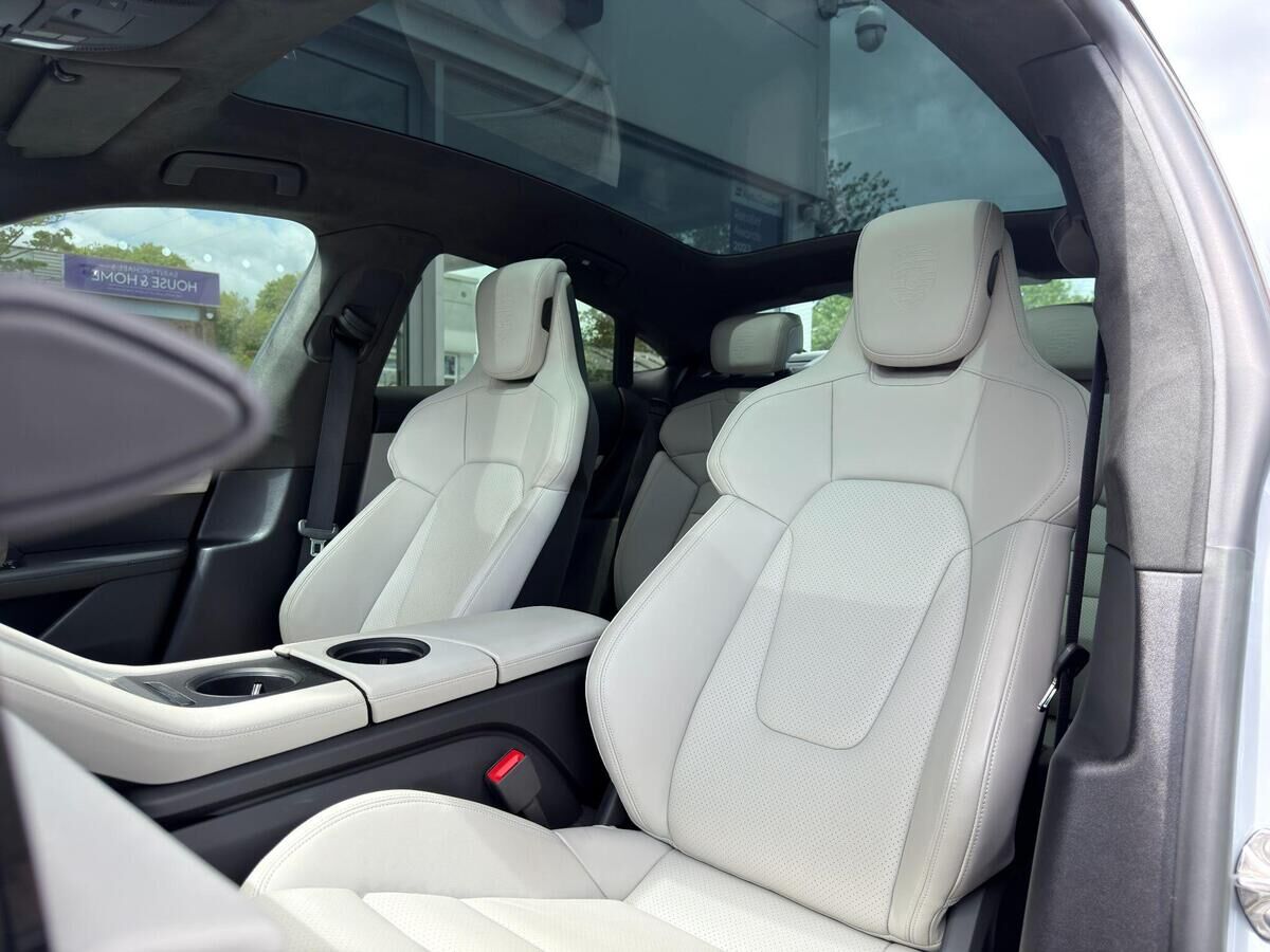 Porsche Taycan Taycan Gallery Image