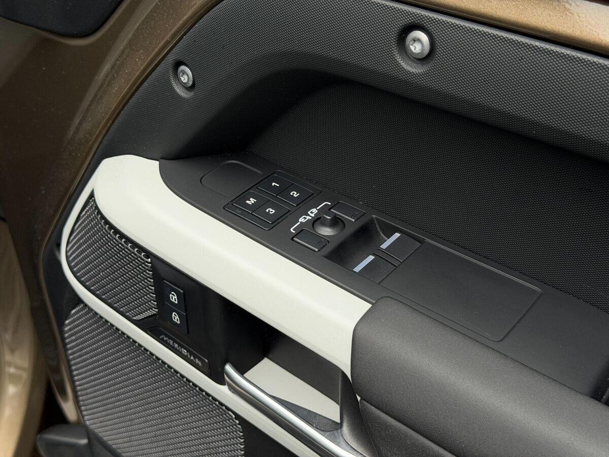 Land Rover Defender 90 Defender 90 Gallery Image