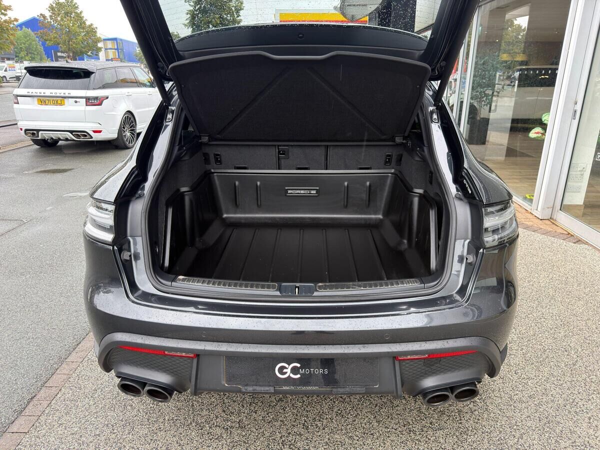Porsche Macan Macan Gallery Image