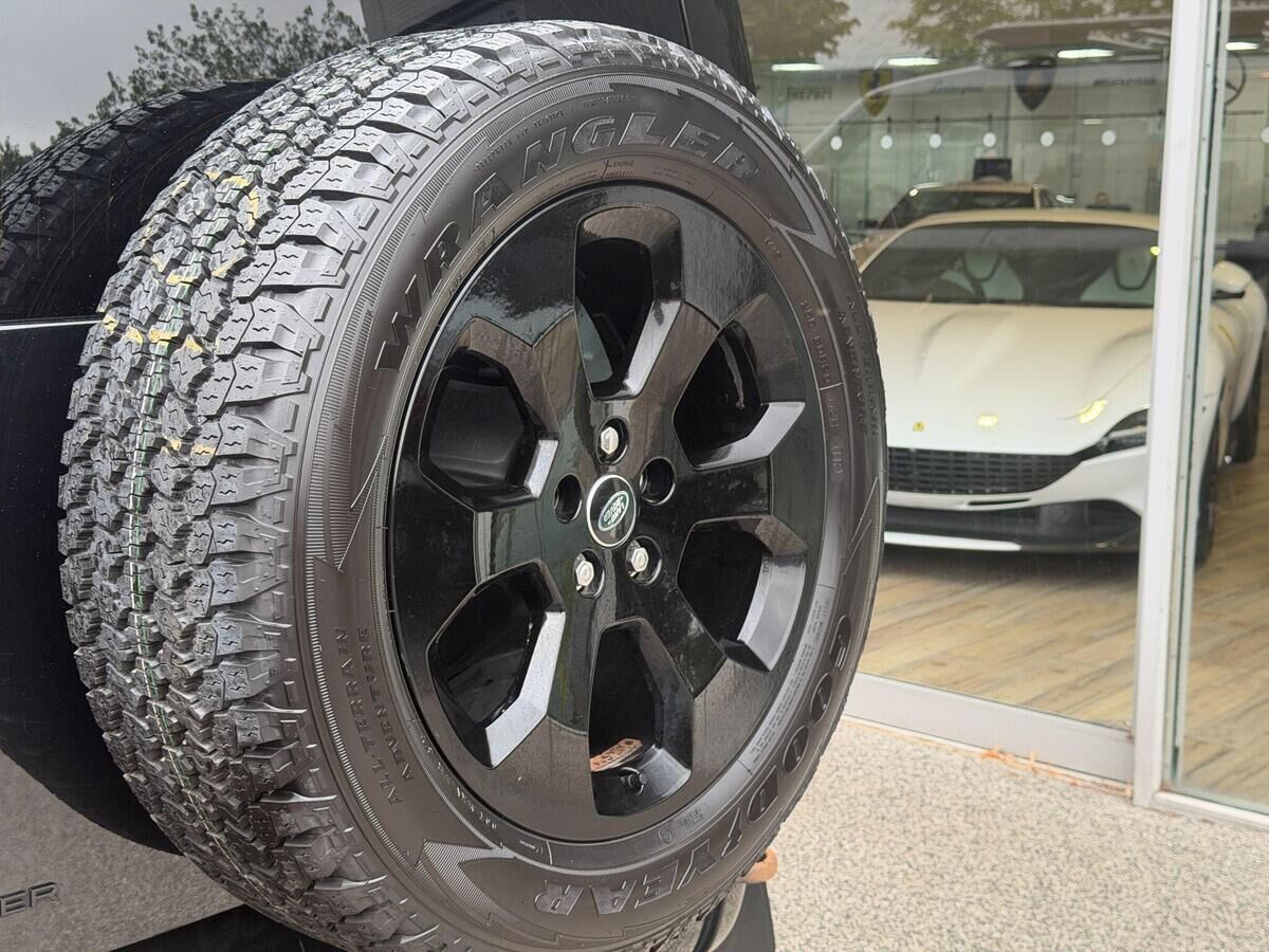Land Rover Defender 110 Defender 110 Gallery Image