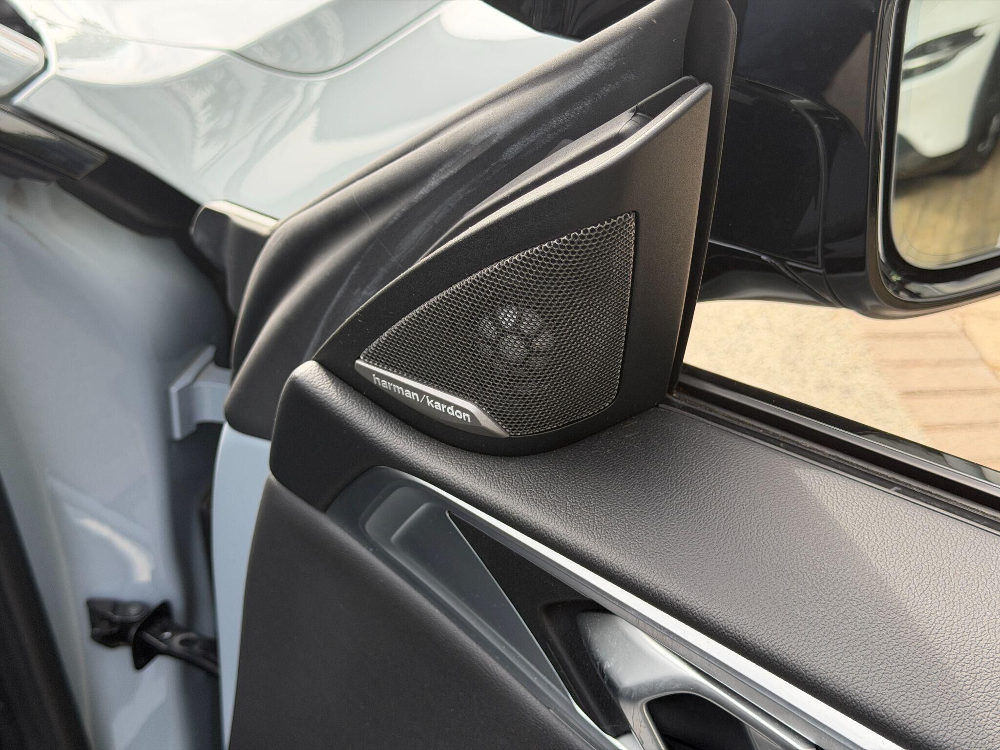 BMW M4 M4 Gallery Image