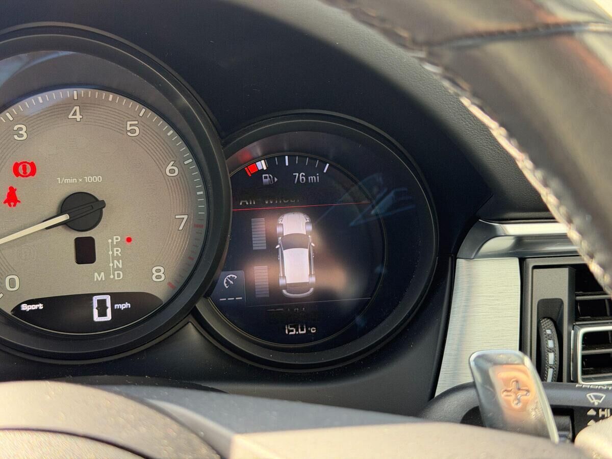 Porsche Macan Macan Gallery Image