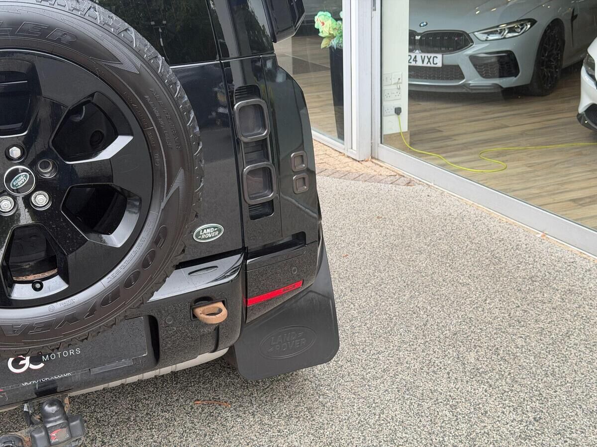 Land Rover Defender 110 Defender 110 Gallery Image