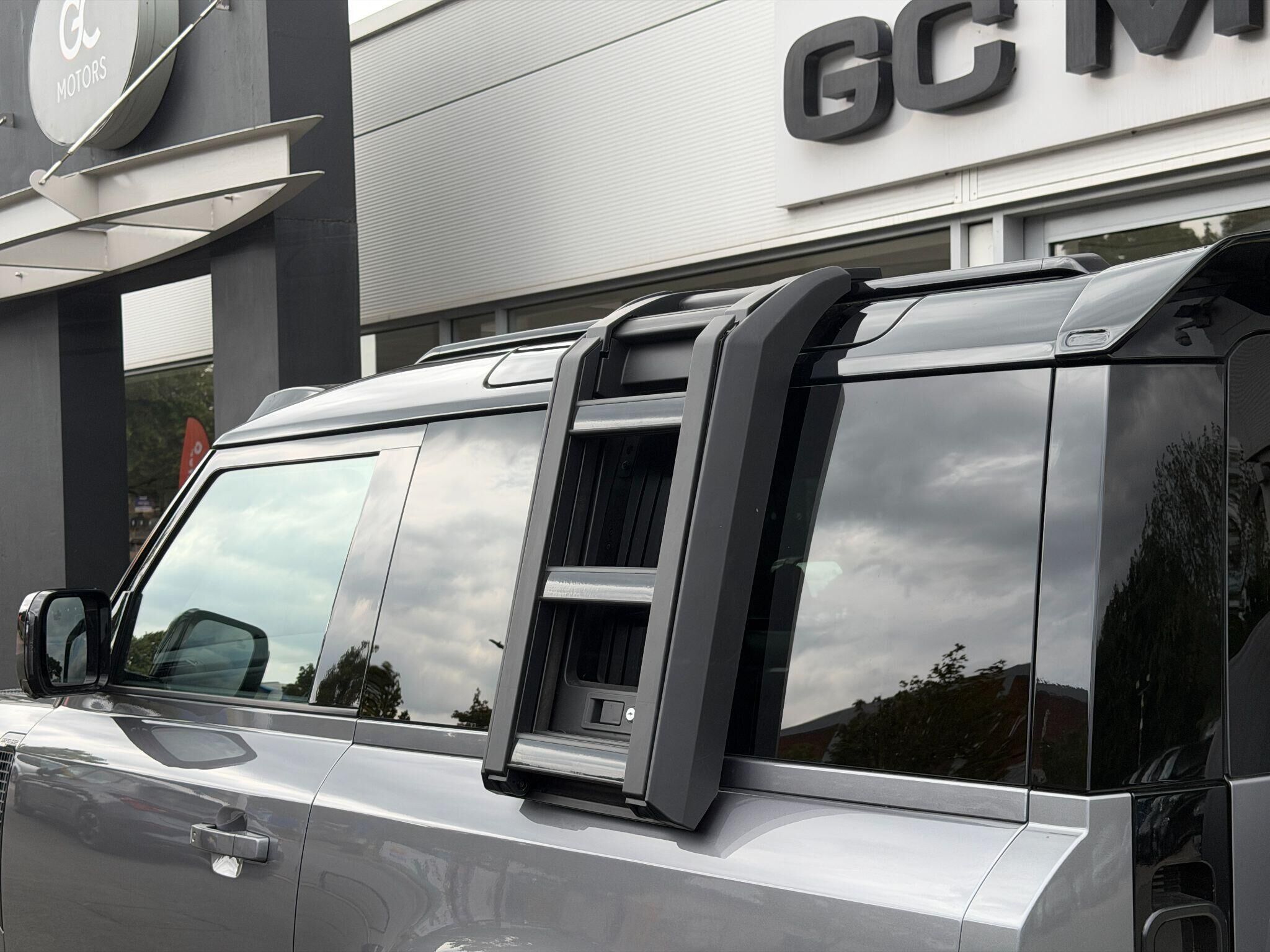 Land Rover Defender 90 Defender 90 Gallery Image
