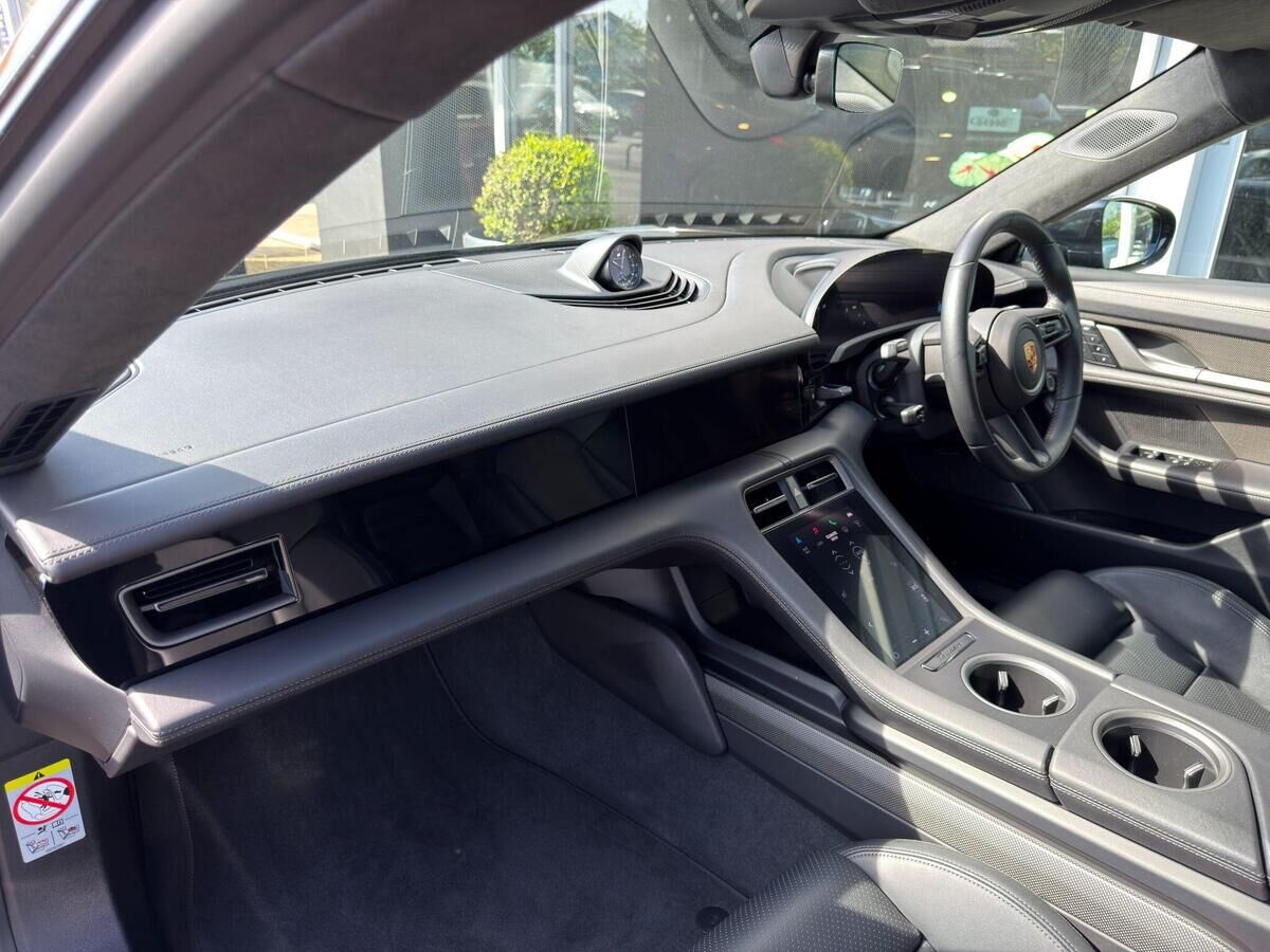 Porsche Taycan Taycan Gallery Image
