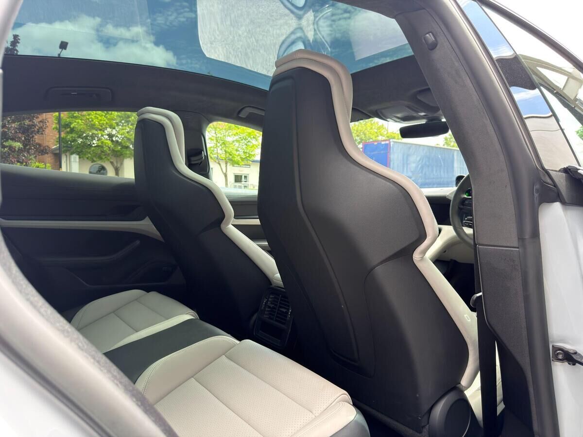 Porsche Taycan Taycan Gallery Image