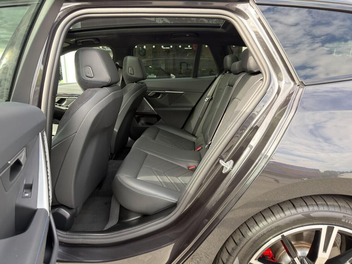 BMW i5 i5 Gallery Image