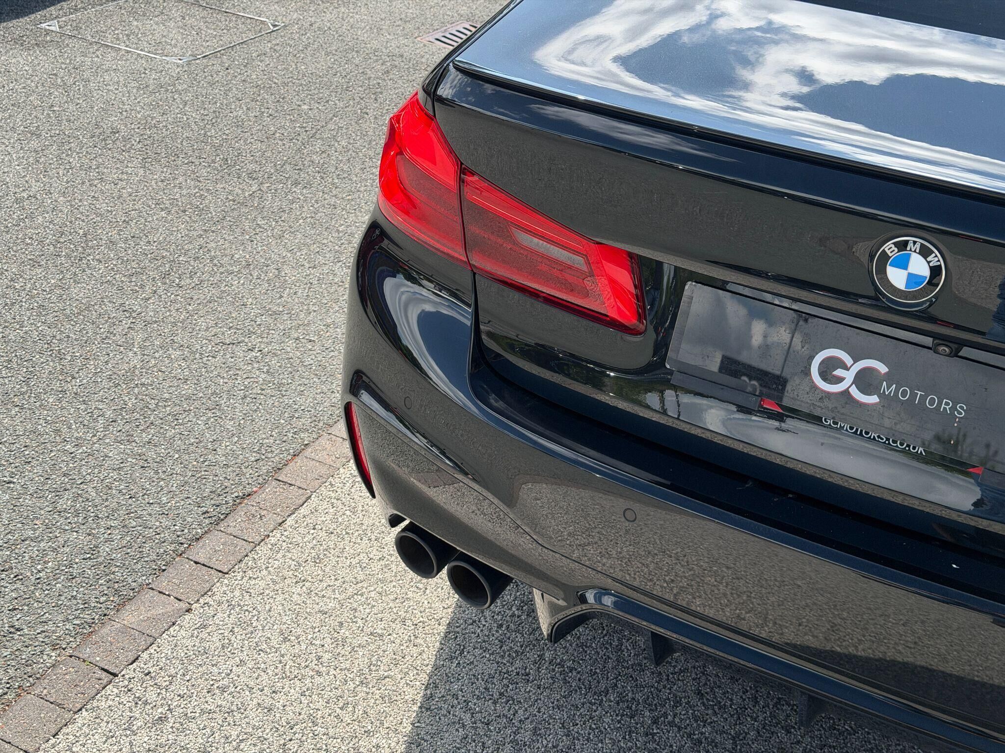 BMW M5 M5 Gallery Image