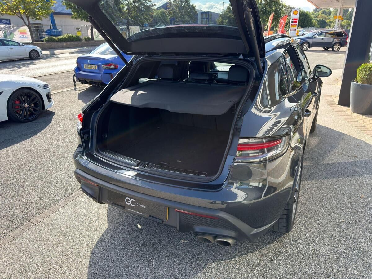 Porsche Macan Macan Gallery Image