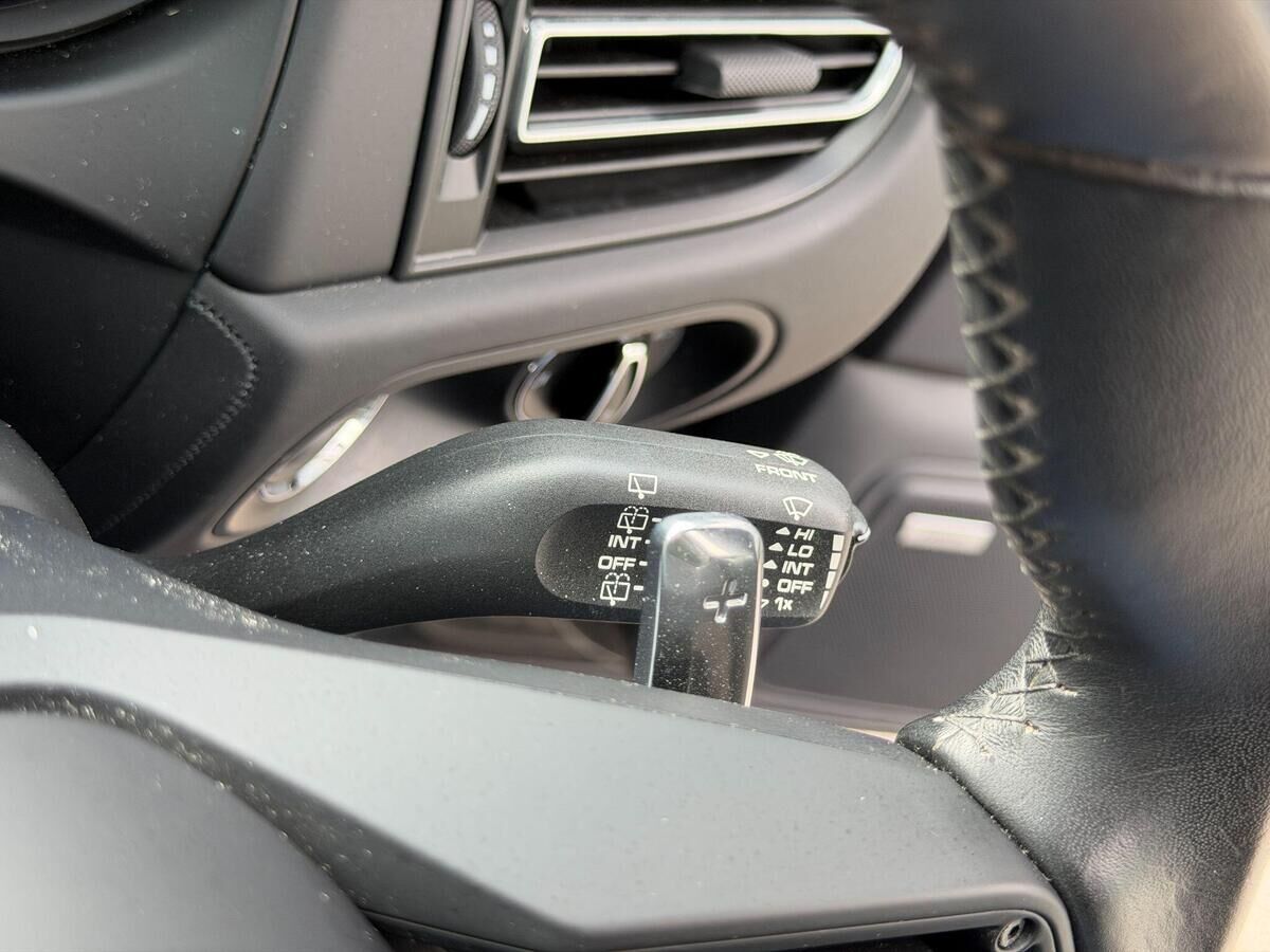Porsche Macan Macan Gallery Image