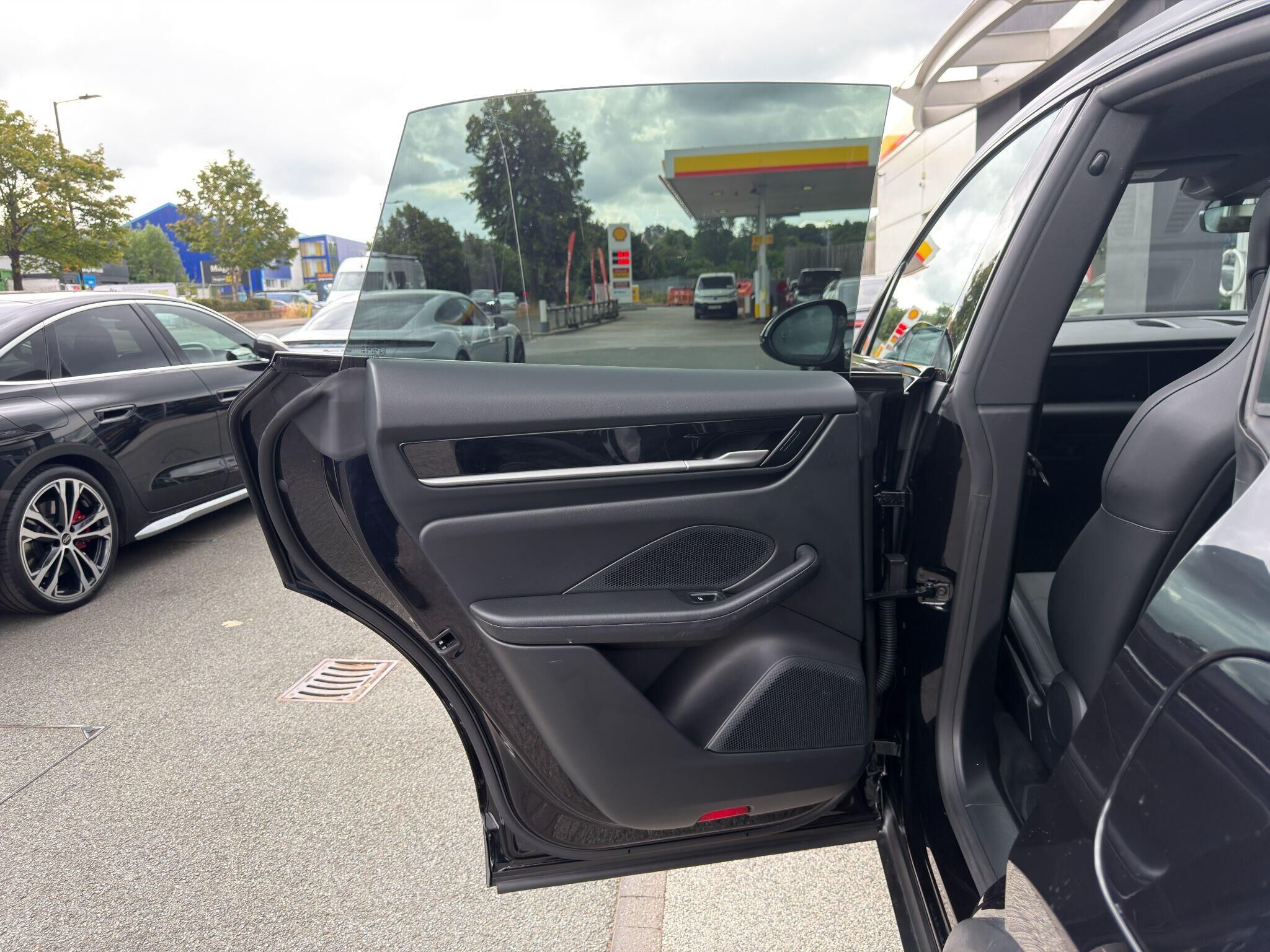 Porsche Macan Macan Gallery Image