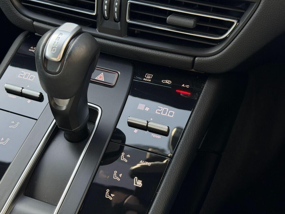 Porsche Macan Macan Gallery Image