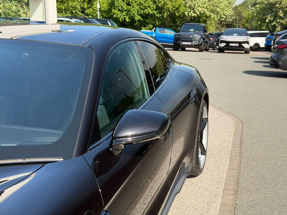 Porsche Taycan Taycan Gallery Image