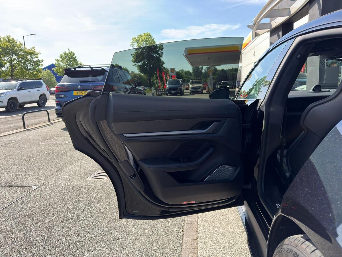Porsche Taycan Taycan Gallery Image