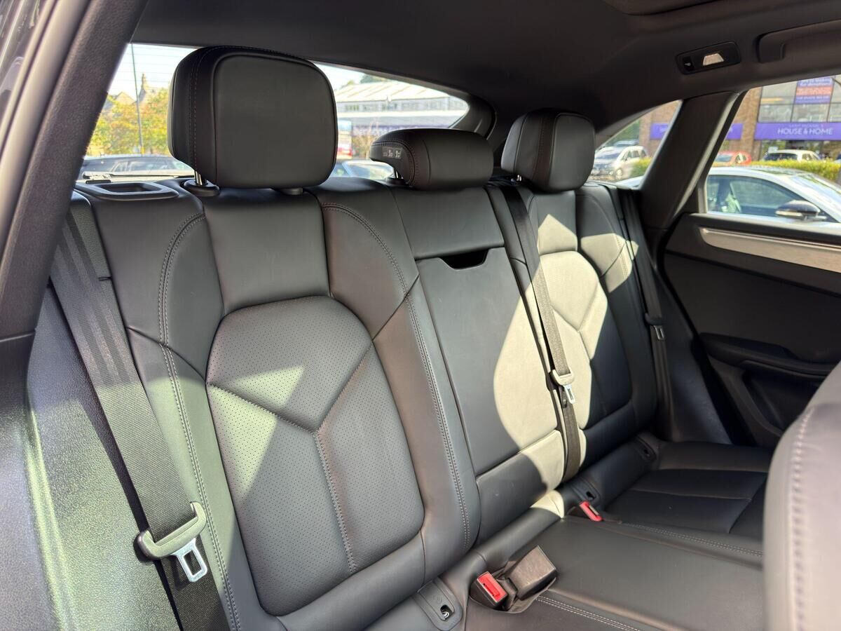 Porsche Macan Macan Gallery Image