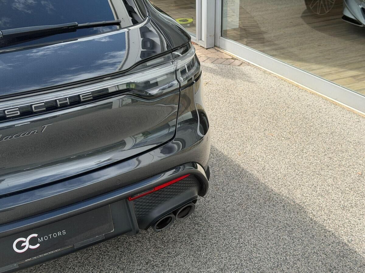Porsche Macan Macan Gallery Image