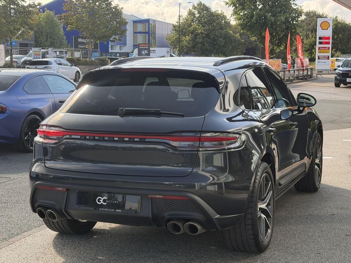 Porsche Macan Macan Gallery Image