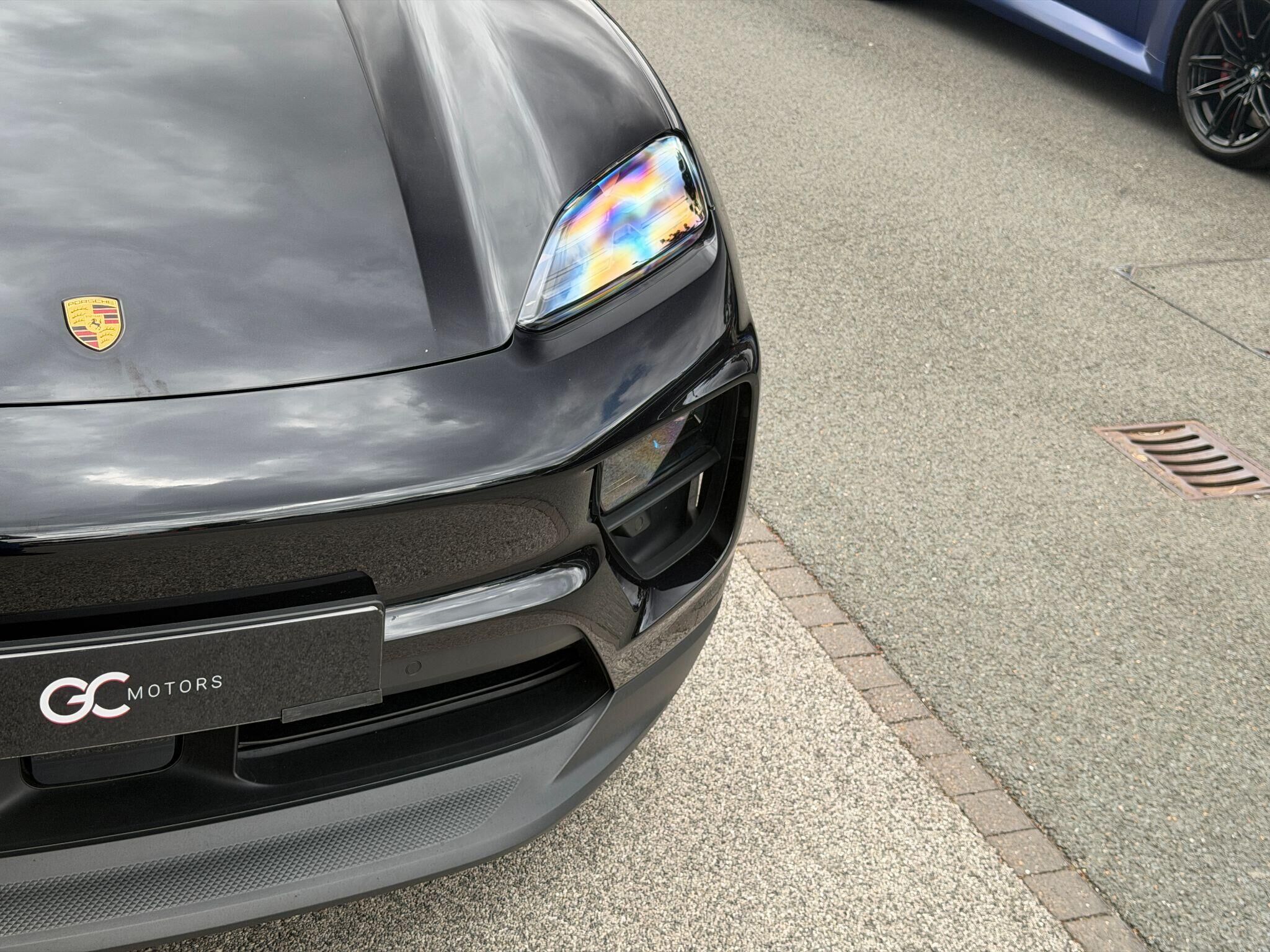 Porsche Macan Macan Gallery Image