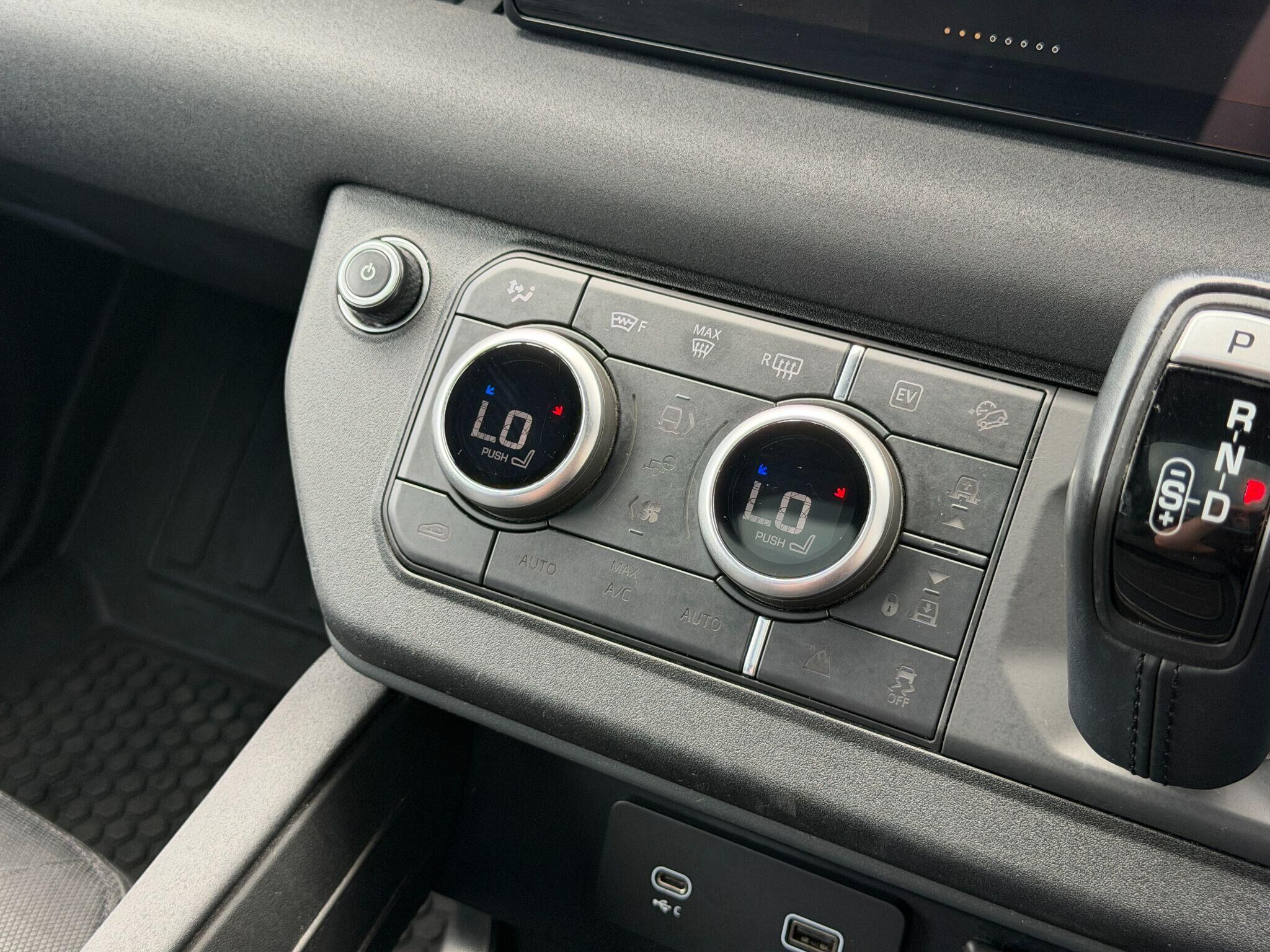 Land Rover Defender 110 Defender 110 Gallery Image