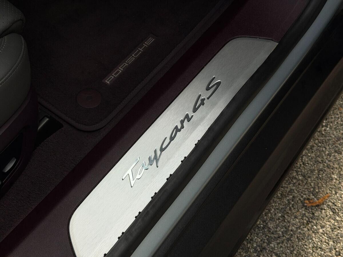 Porsche Taycan Taycan Gallery Image