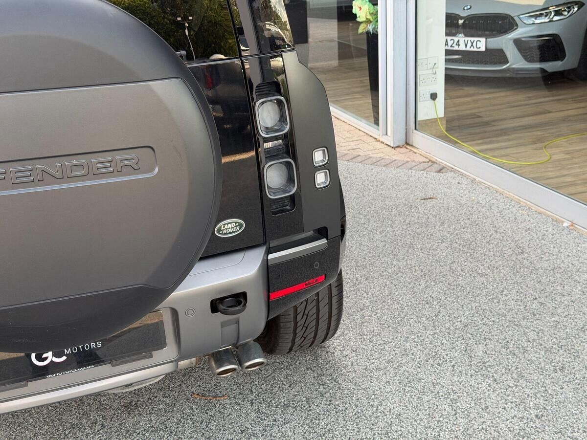Land Rover Defender 110 Defender 110 Gallery Image