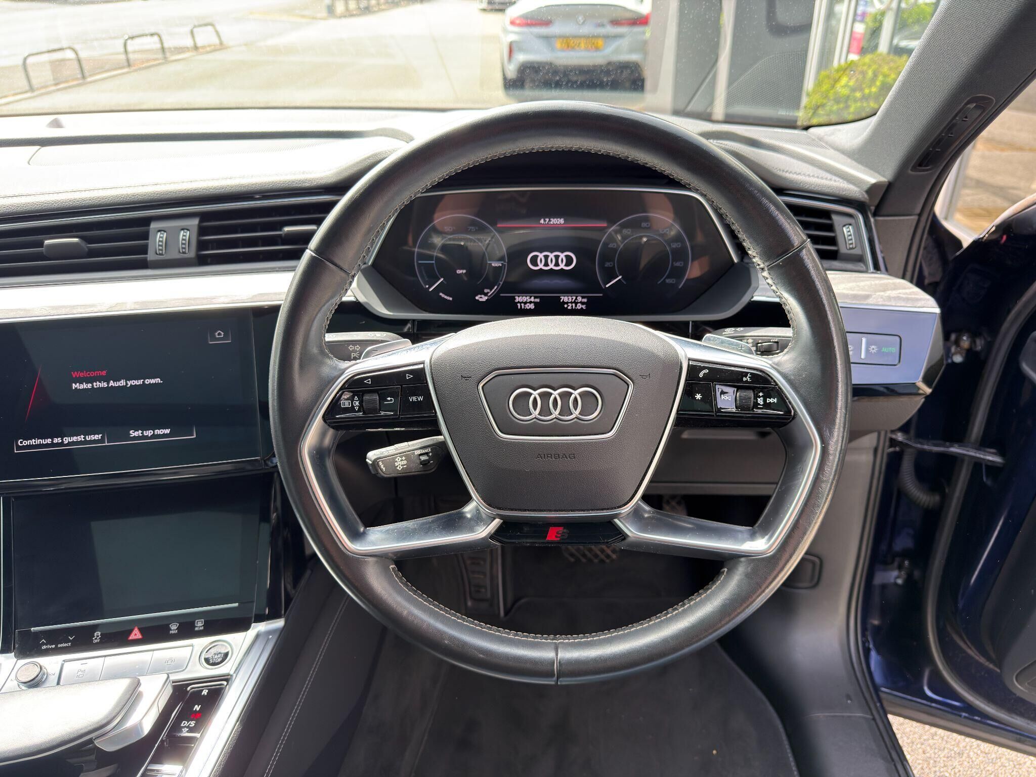Audi e-tron e-tron Gallery Image