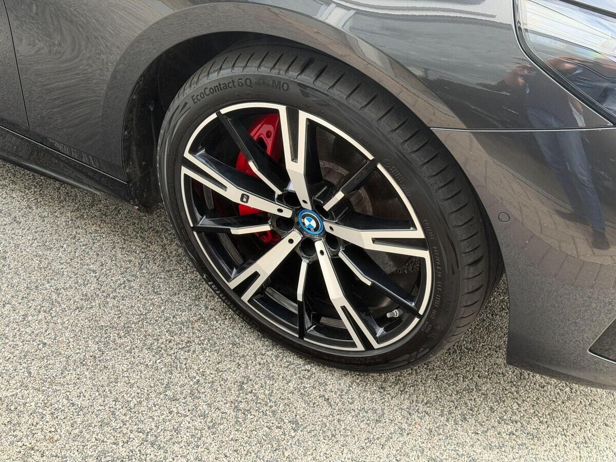 BMW i5 i5 Gallery Image