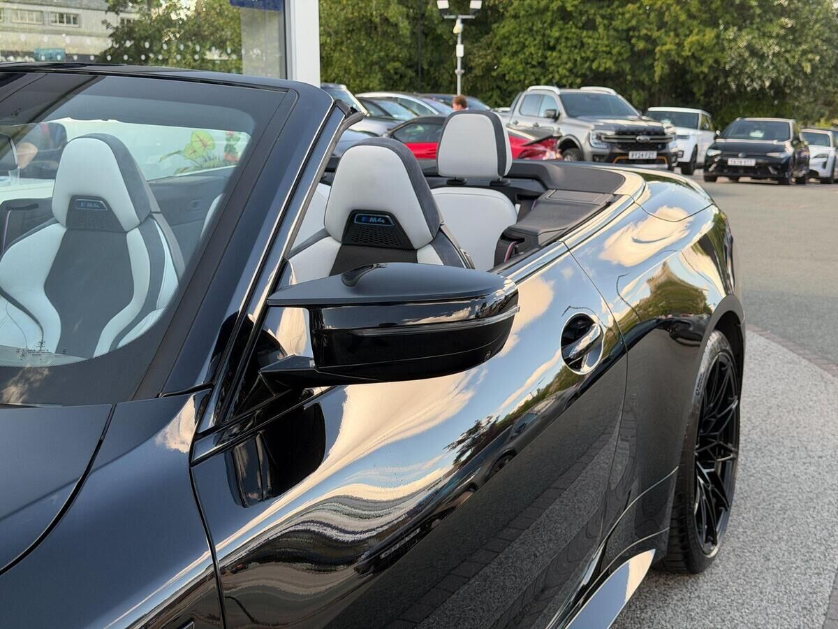 BMW M4 M4 Gallery Image