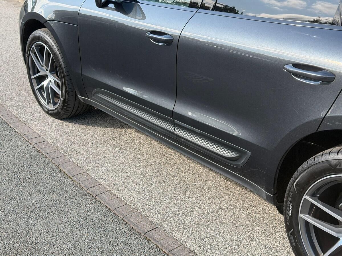 Porsche Macan Macan Gallery Image