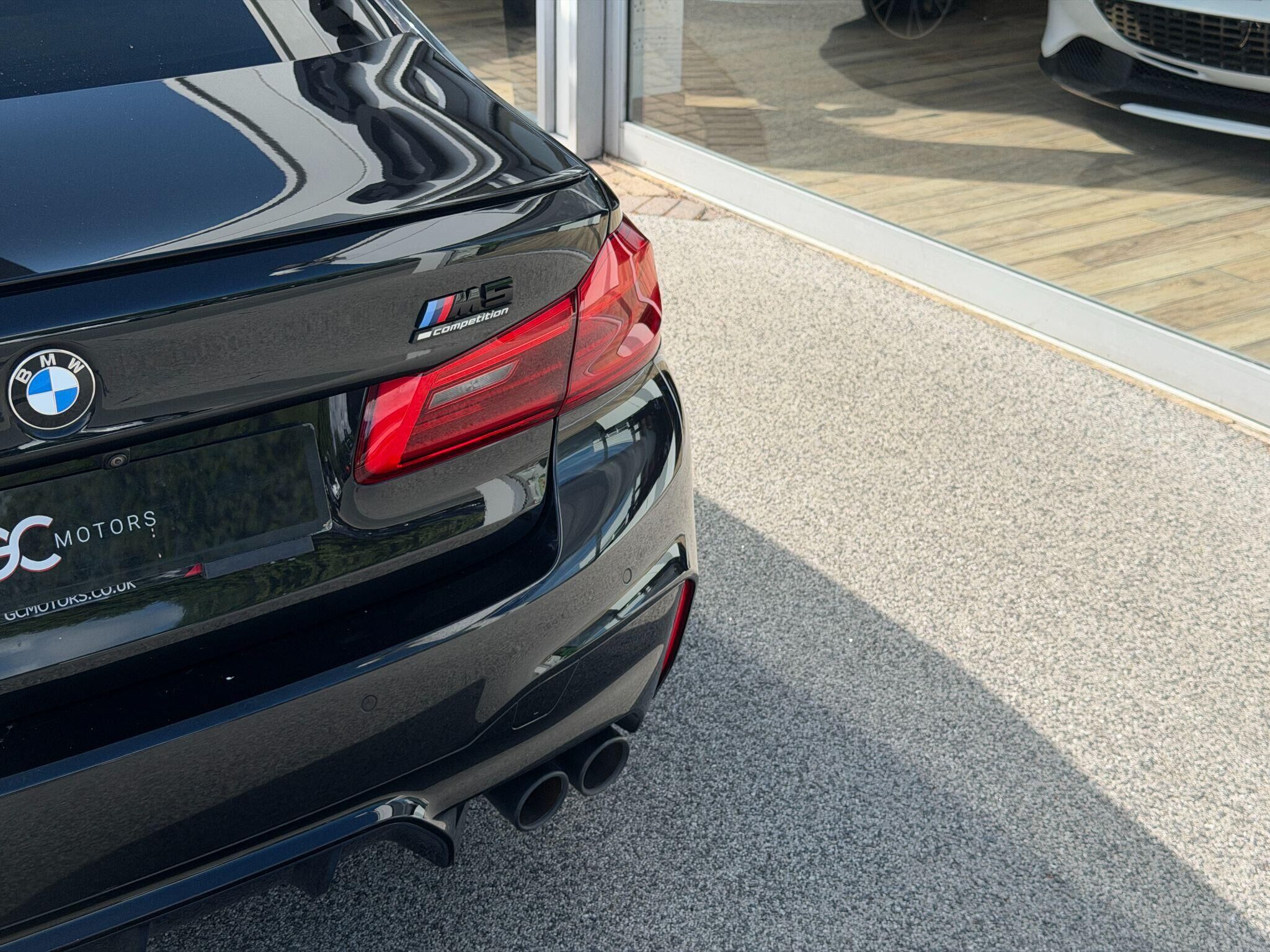 BMW M5 M5 Gallery Image