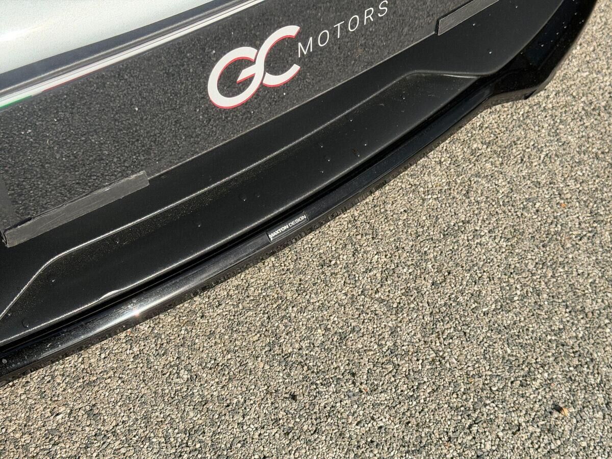 Porsche Taycan Taycan Gallery Image