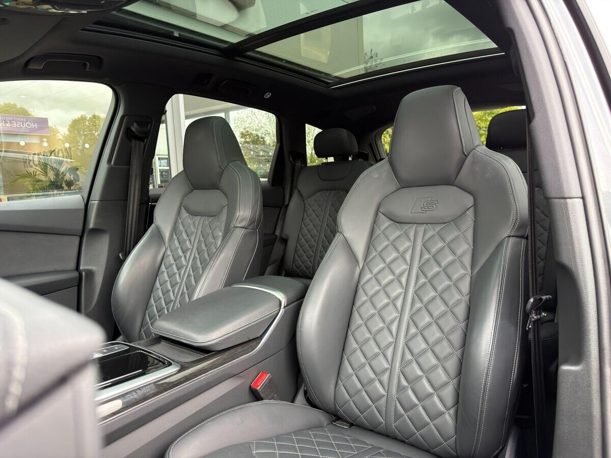 Audi SQ7 SQ7 Gallery Image