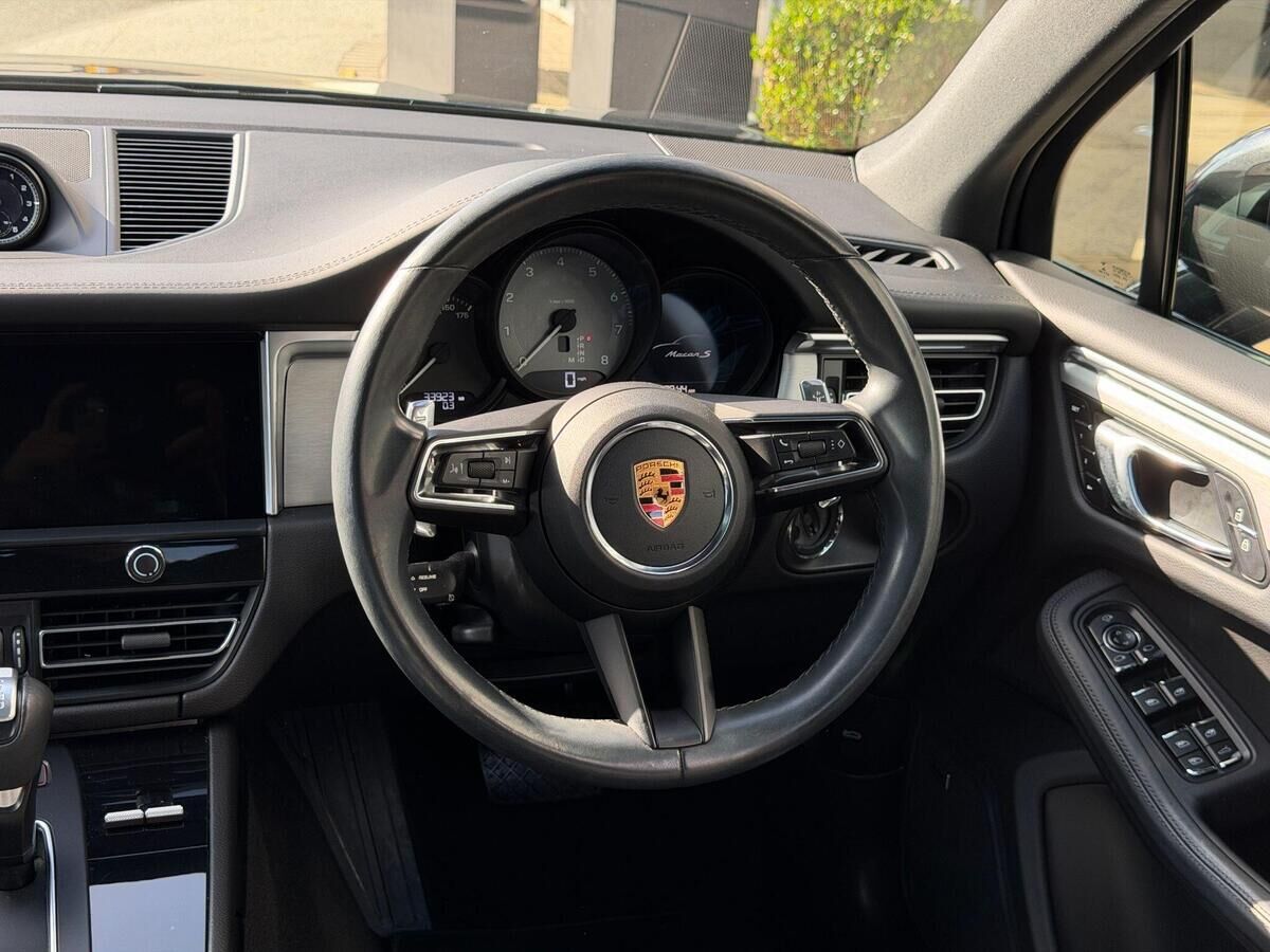 Porsche Macan Macan Gallery Image
