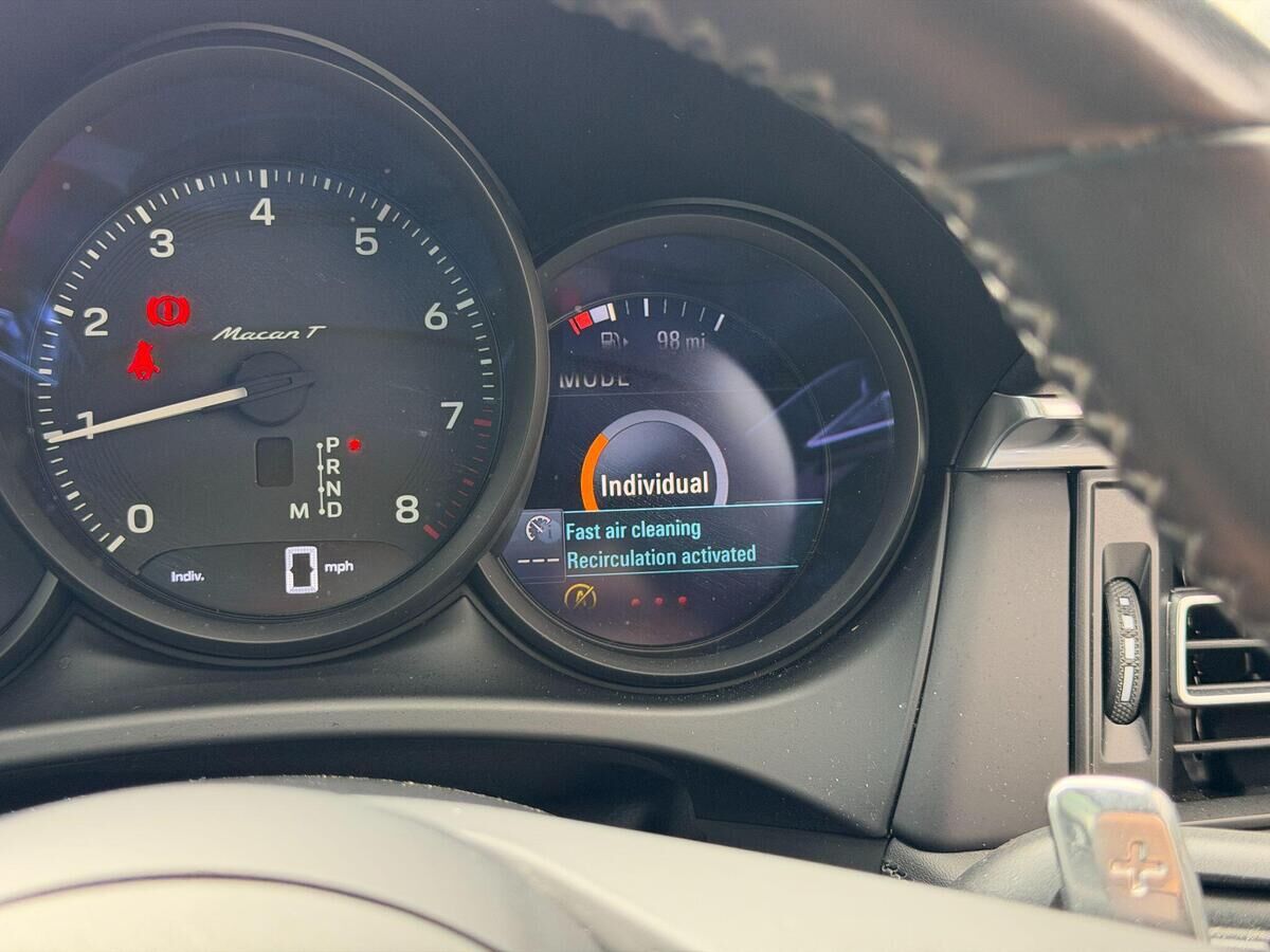 Porsche Macan Macan Gallery Image