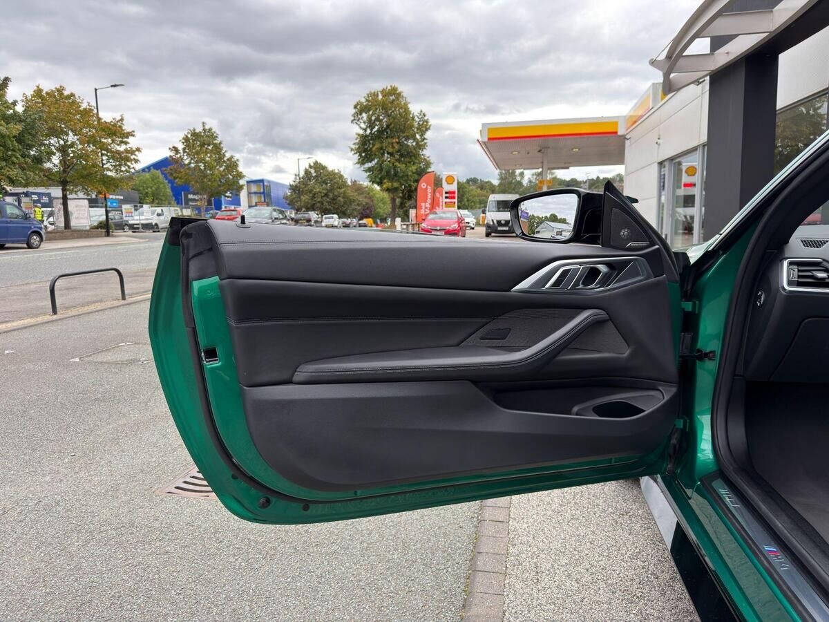 BMW M4 M4 Gallery Image