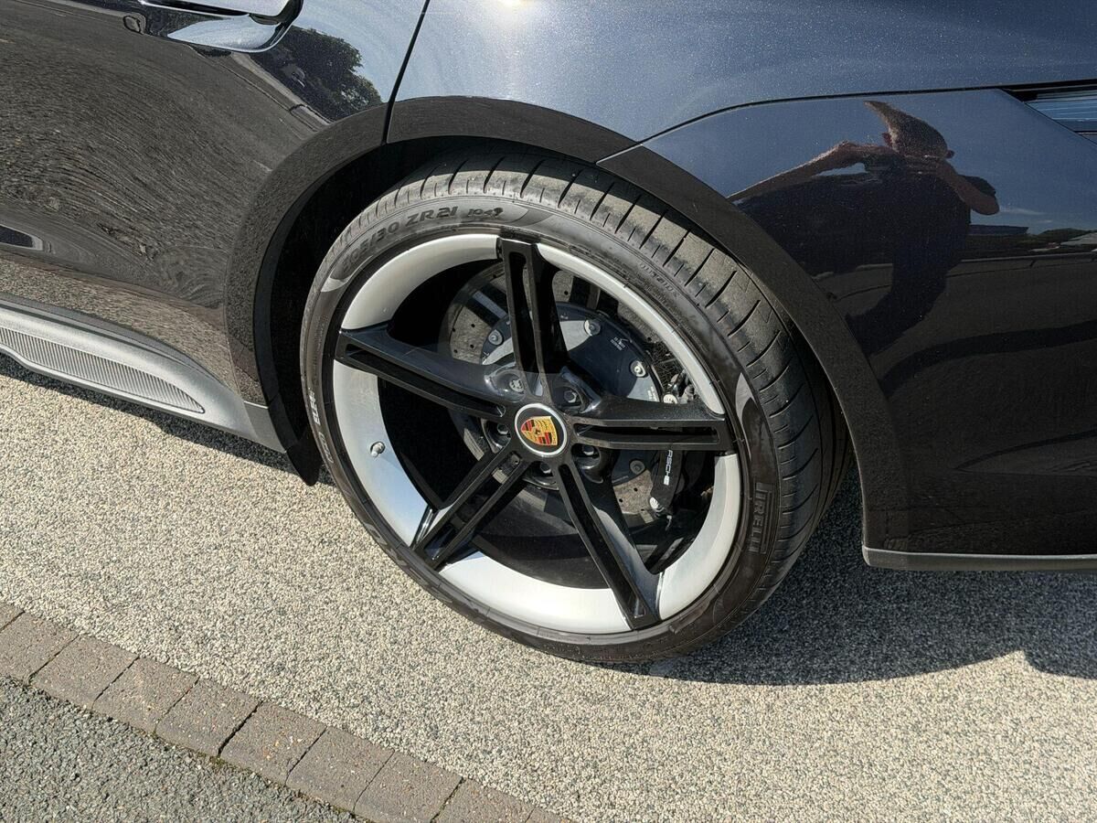 Porsche Taycan Taycan Gallery Image