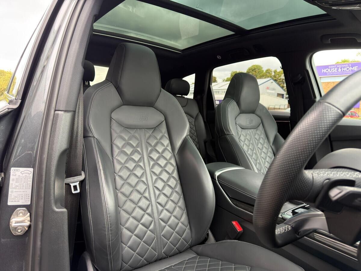 Audi SQ7 SQ7 Gallery Image