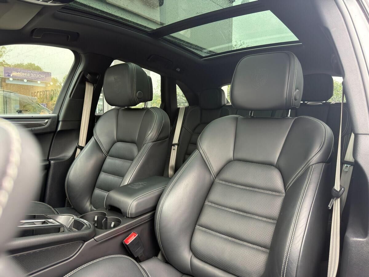 Porsche Macan Macan Gallery Image