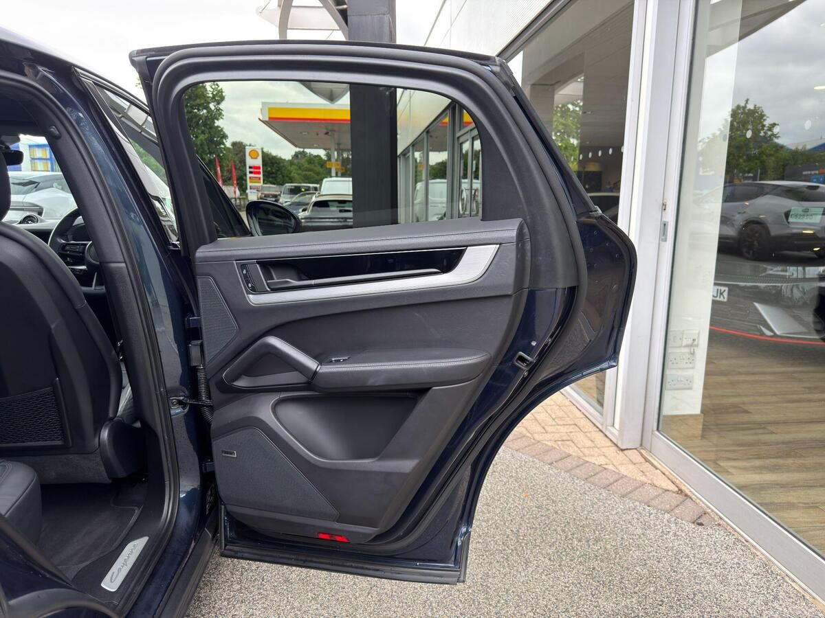 Porsche Cayenne Cayenne Gallery Image