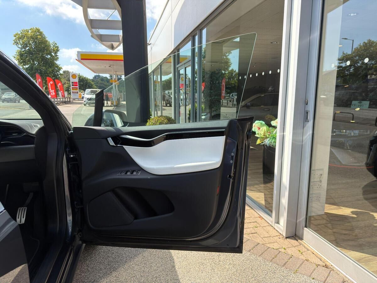 Tesla Model X Model X Gallery Image