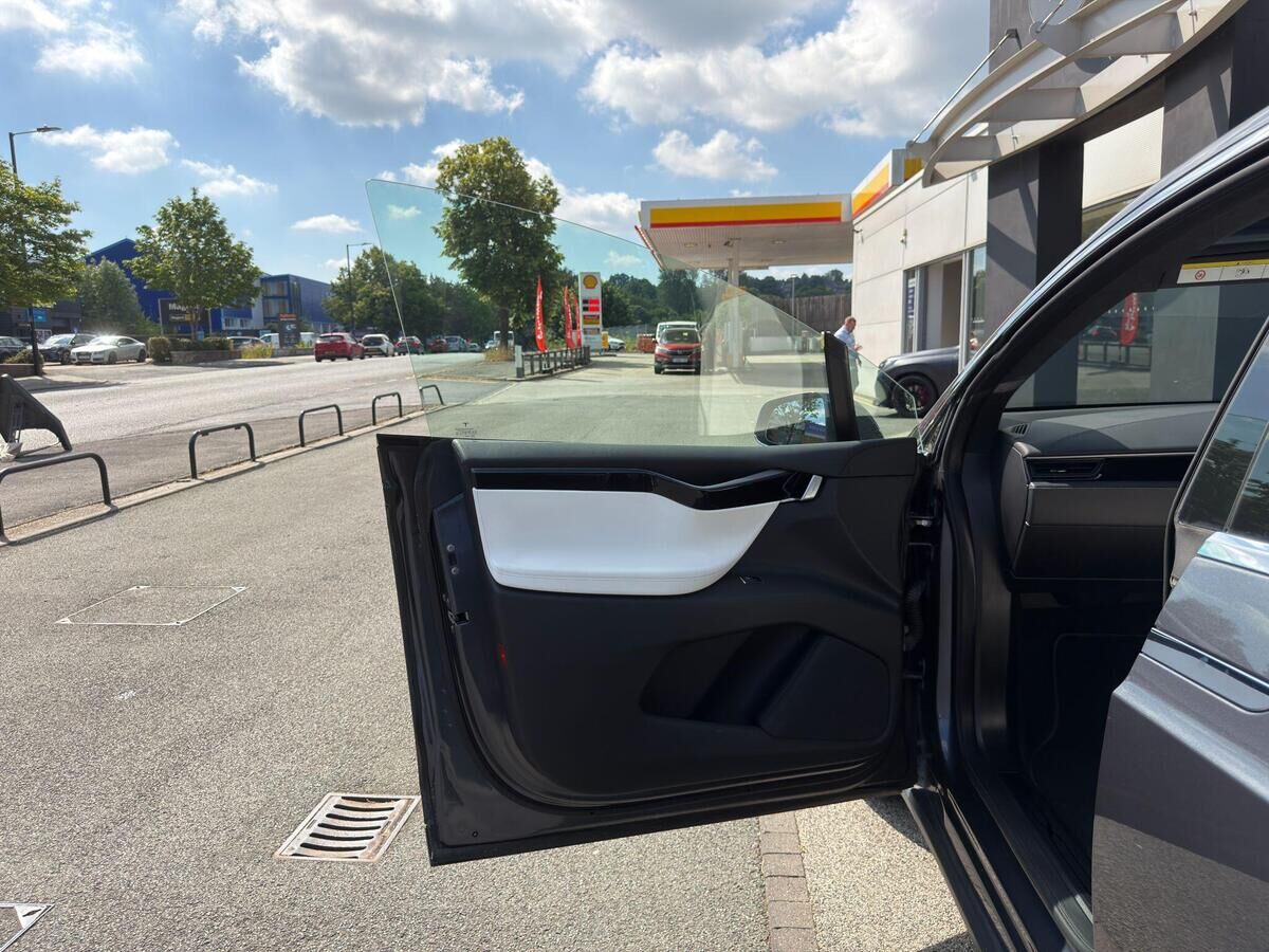 Tesla Model X Model X Gallery Image