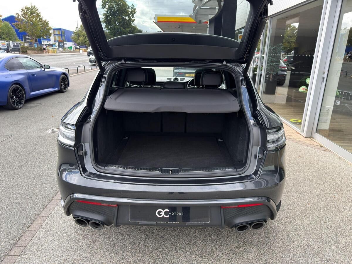Porsche Macan Macan Gallery Image