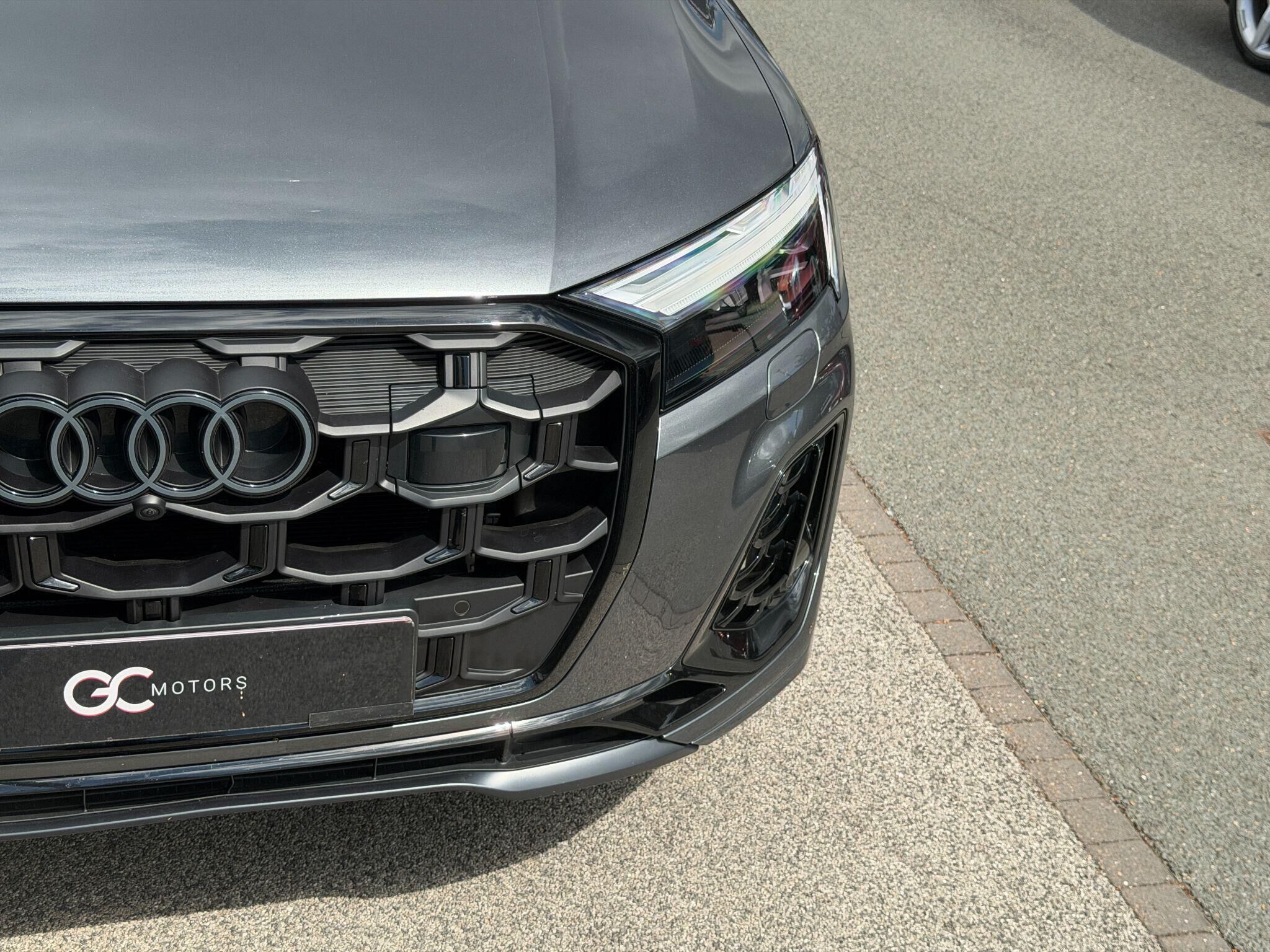 Audi SQ7 SQ7 Gallery Image